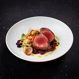 Филе миньон в брусничном соусе и овощами