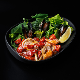 Тёплый салат с морепродуктами Тёплый салат с морепродуктами