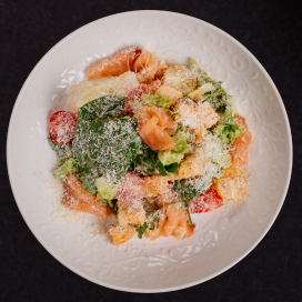 Салат "Цезарь" с лососем