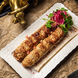 Люля-кебабы из филе бедра курицы Люля-кебабы из филе бедра курицы