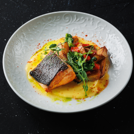 Лосось на подушке из голландского соуса с бейби-картофелем