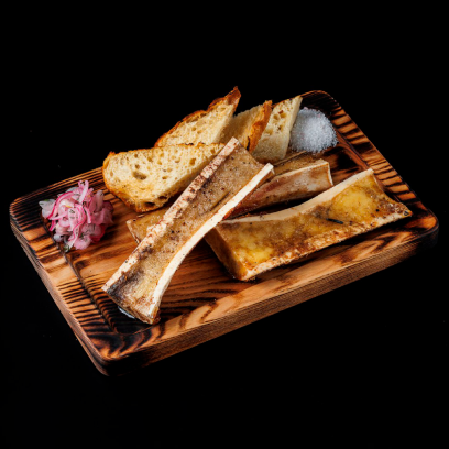 Костный мозг с гренками и чесноком